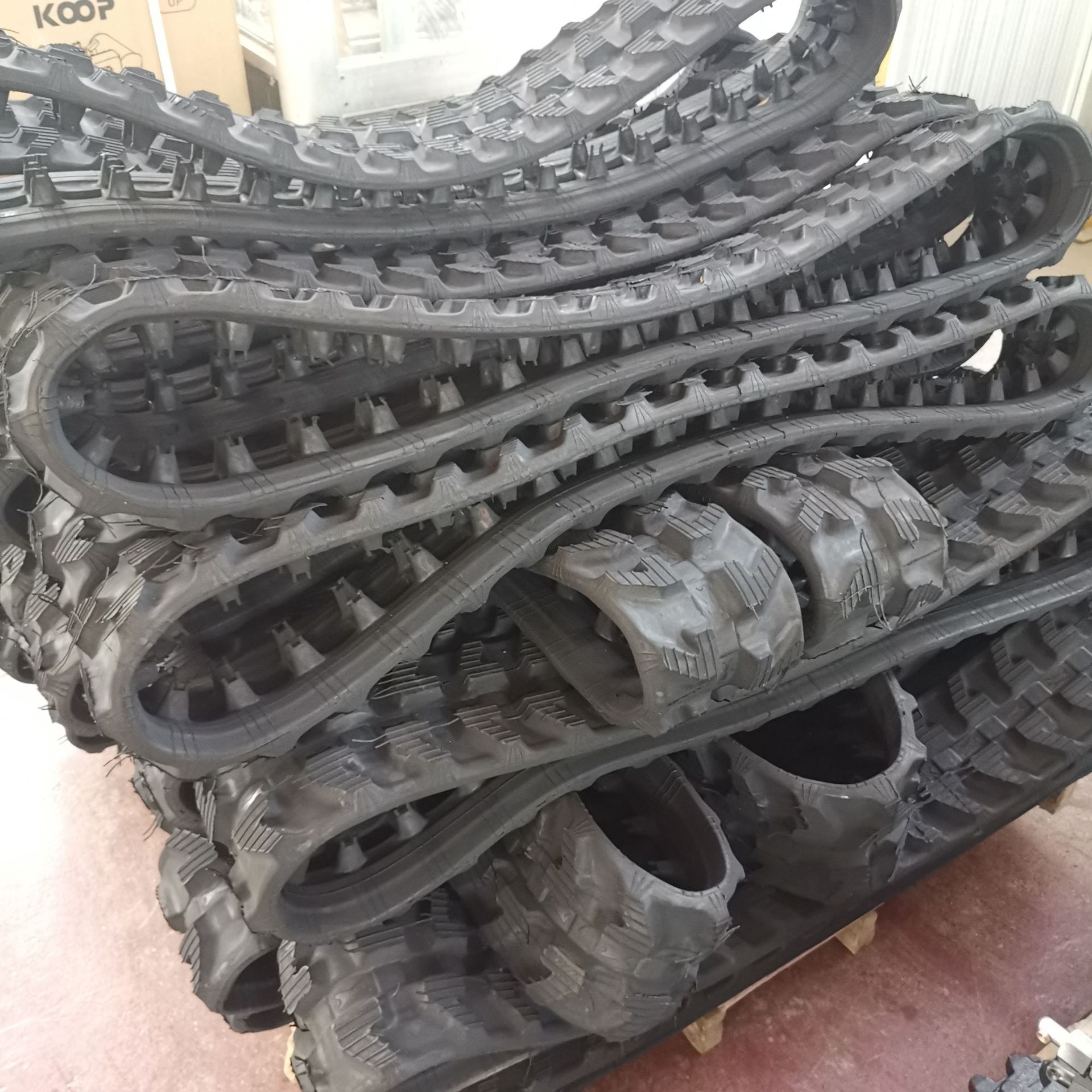 电动履带底盘总成 链轨橡胶 加装橡胶块减少地面摩擦 厂家直销