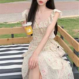 不规则碎花v领小飞袖吊带连衣裙女夏度假风法式收腰显瘦仙女长裙