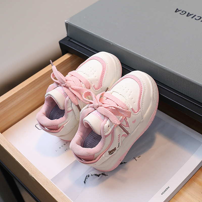 Zapatillas de deporte para niños 2023 Otoño Nuevo estilo coreano de dibujos animados zapatos casuales antideslizantes para niños y niñas zapatos blancos de moda para niños