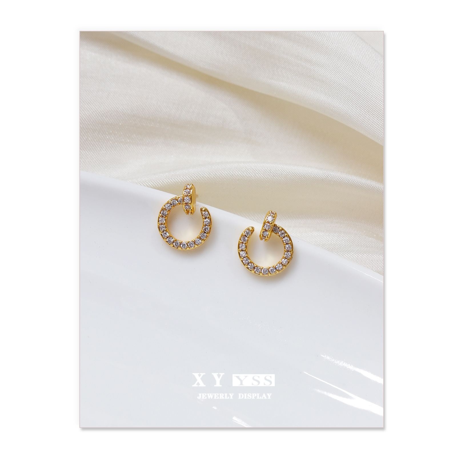 Cubic Zirconia And Pearl Stud Earrings For Everyday Elegance_voghion.com
