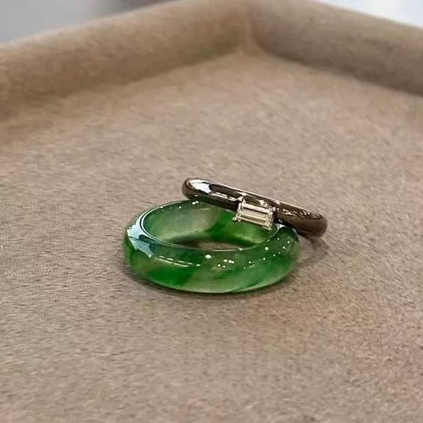 Neuer grüner Chalcedon-Ring im chinesischen Stil für Damen, einzelner kleiner quadratischer Diamant, schmaler schwarzer Zeigefingerring, stapelbar_voghion.com