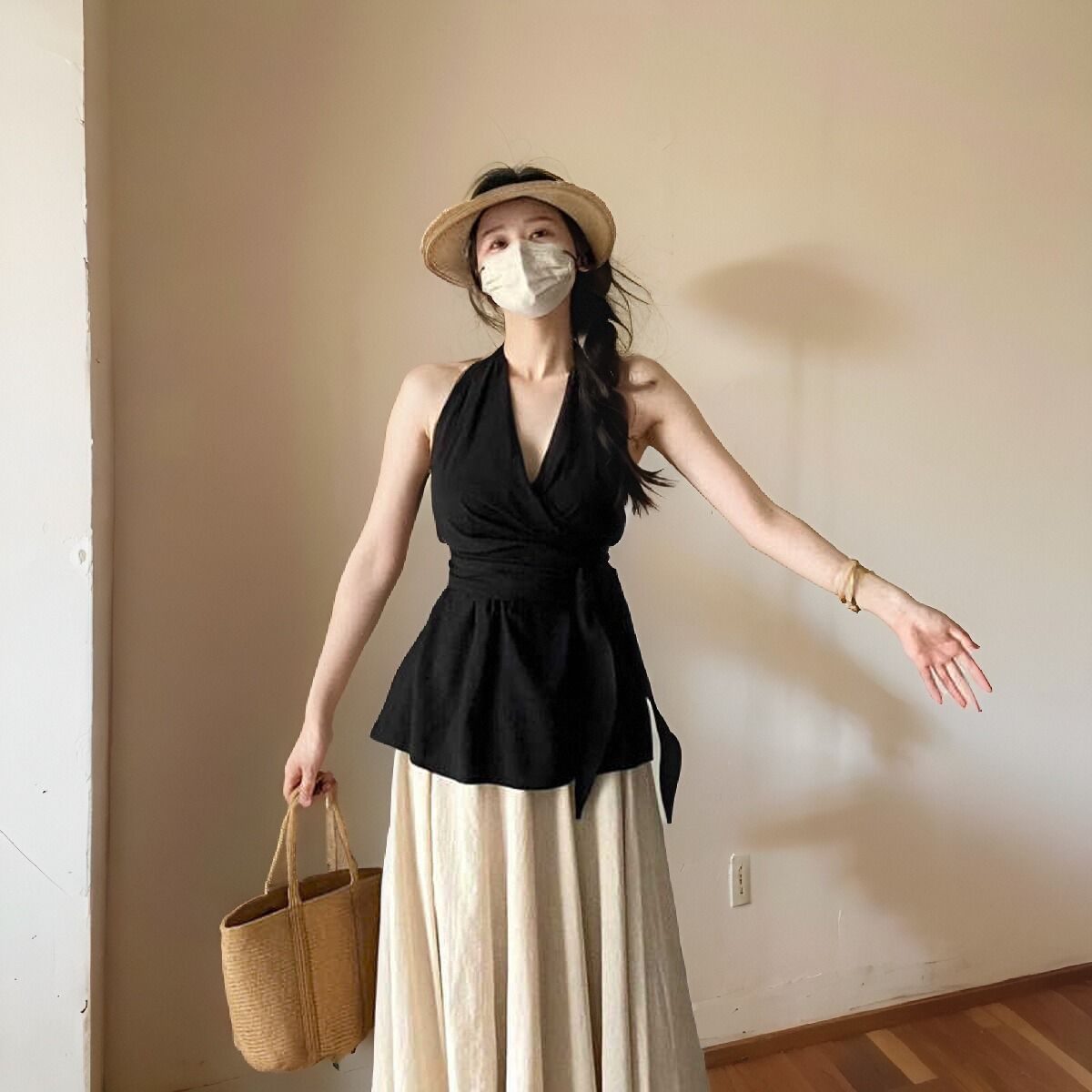 V領系帶收腰無袖上衣女顯瘦修身純欲辣妹露肩掛脖背心2025夏新款
