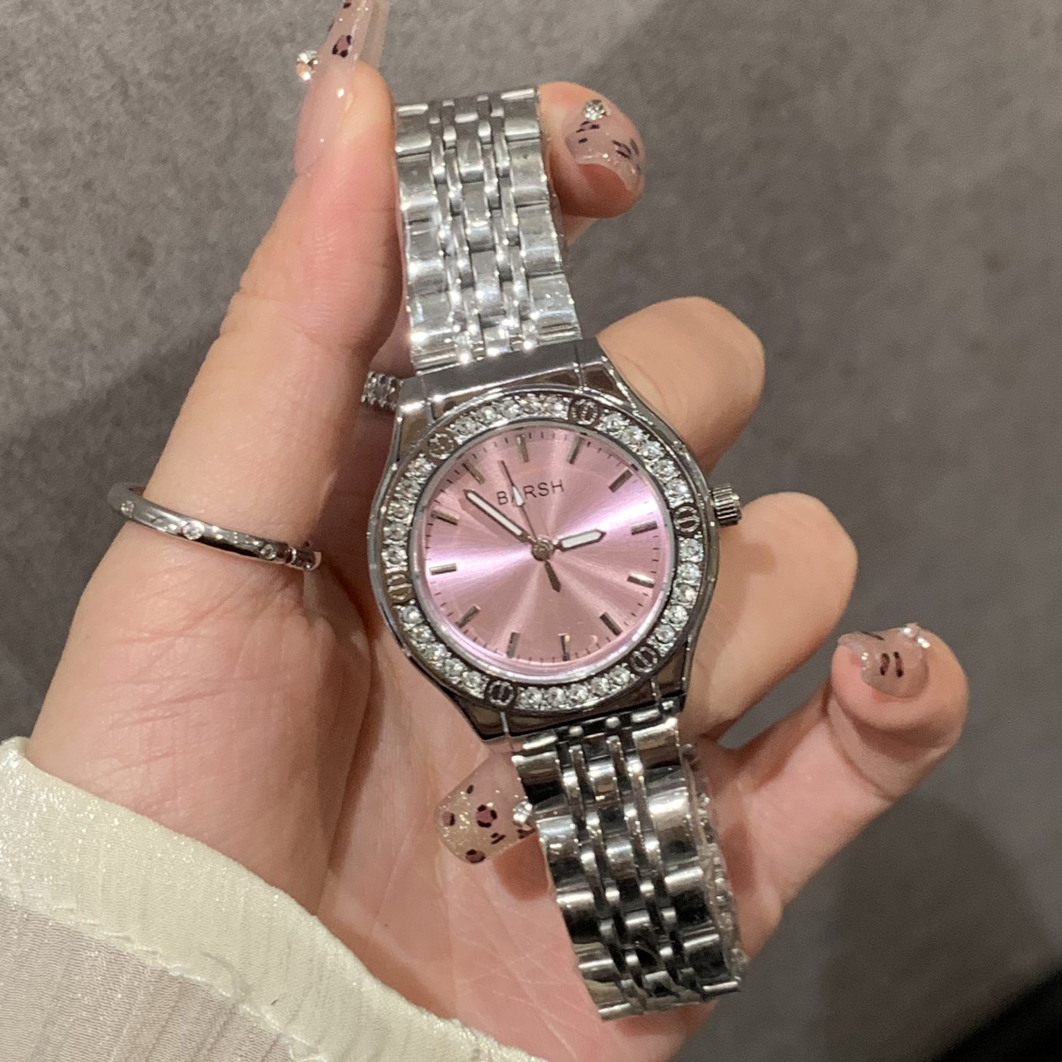 New Minimalist Elegant Lightweight Luxury Fashion Women's Watch with Diamond-Embedded Steel Band High-Grade Appearance Direct Factory Sales Hot-Selling Model