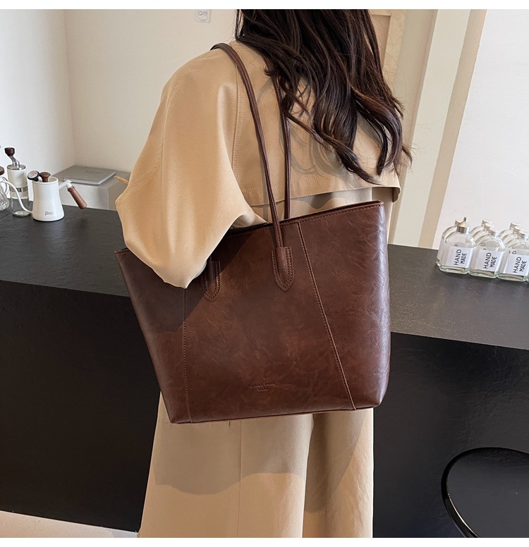 2024 niche design tote new high-end commuting women's large capacity shoulder bag trend_voghion.com