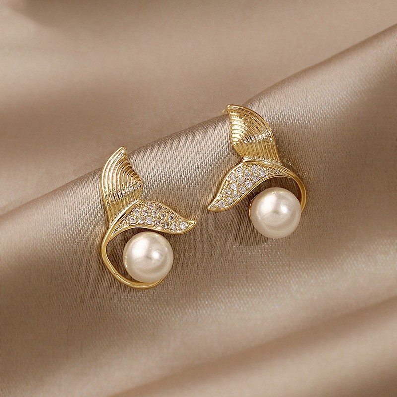 fashion pearl inlaid diamond fishtail alloy earringspicture2