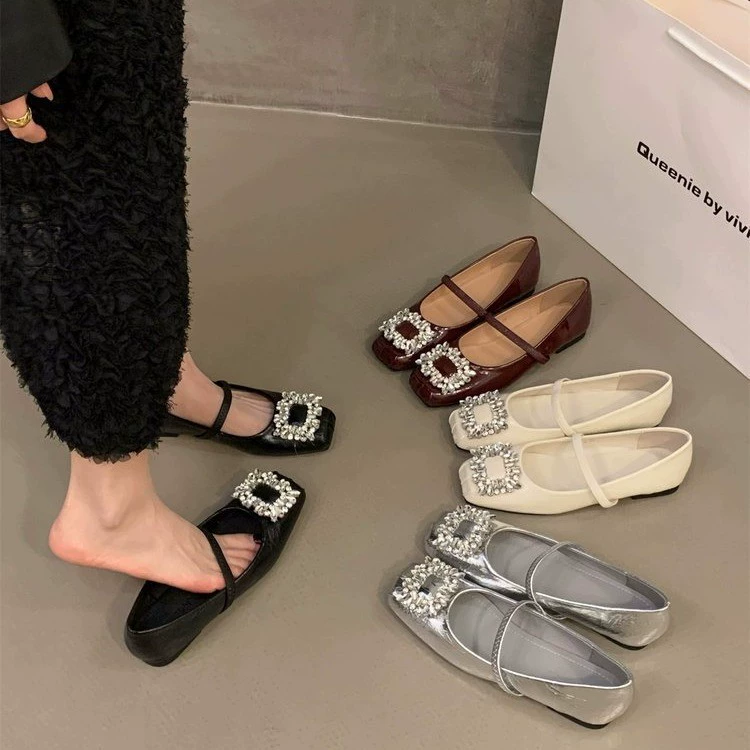 Серебряные туфли Мэри Джейн для женщин, весна 2025, новый стиль, квадратная пряжка с камнями, мягкий низкий каблук, сказочный стиль, подходят к юбке