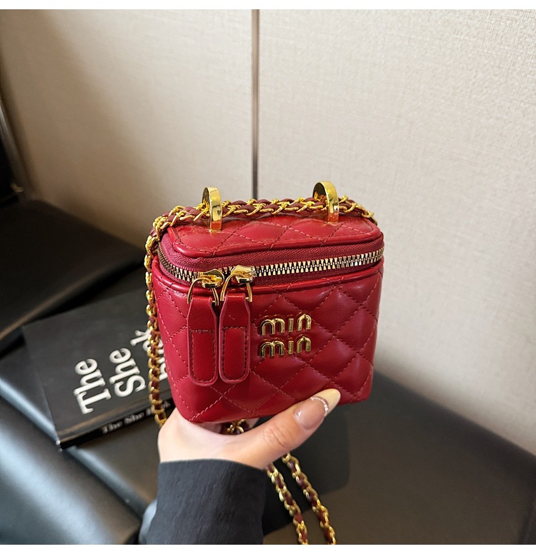 Little Bag Women 2025 Summer New Fashion diamond-shaped chain patent leather crossbody bag, versatile single-shoulder hand-carry bucket bag undefined
