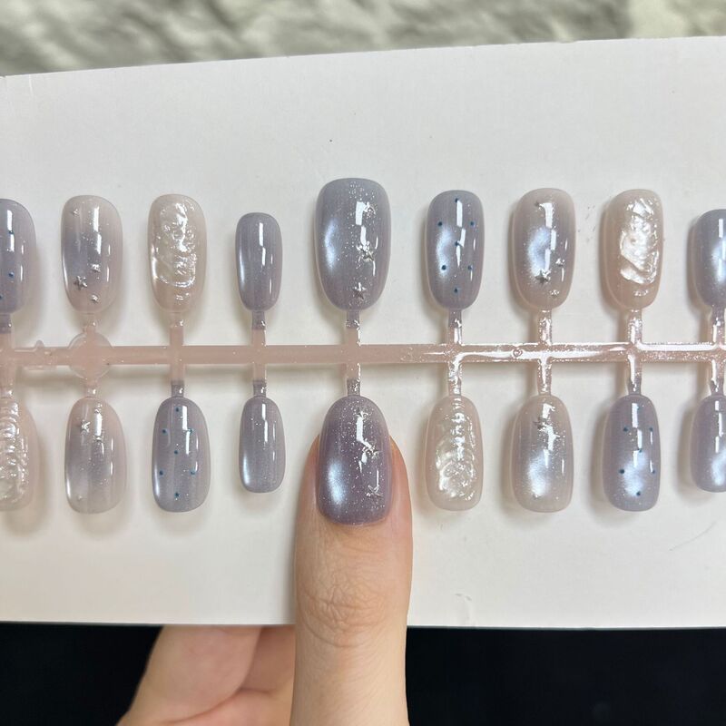 High-end gold gradient short oval press-on nails, 30 pieces in different sizes, wearable nail patches