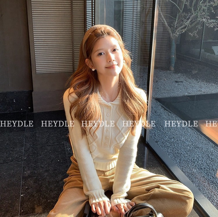 2026 Spring and Autumn Style Merino Wool Cable Knit Polo Collar Pullover Sweater Vintage Elegant Slim Fit Short Knitted Top for Women 2026 Spring and Autumn Style Merino Wool Cable Knit Polo Collar Pullover Sweater Vintage Elegant Slim Fit Short Knitted Top for Women