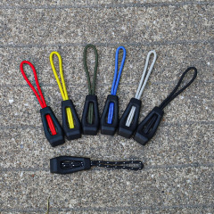 16 凸中空ジッパーストリング衣類とバッグのジッパープル射出成形テールロープジッパーヘッド pvc プラスチックプルタブハンドルロープ