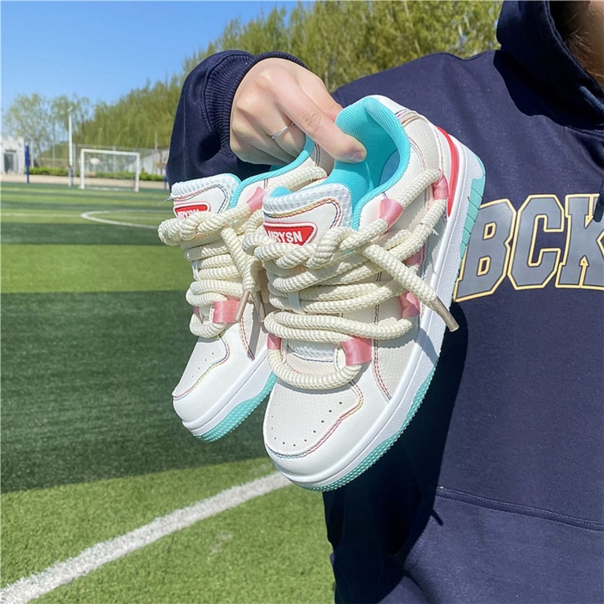 Zapatos de pan, diseño de trenzas sucias, zapatos de skate para mujeres, super caliente, deportivo casual, zapatos blancos de moda, otoño de 2023 nuevo