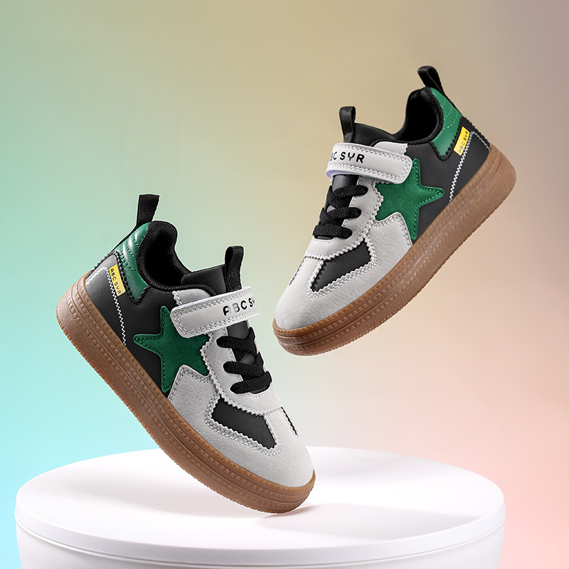 Zapatos para niños primavera y otoño 2025, nuevos zapatos de cuero impermeables y antideslizantes para niños, zapatos de entrenamiento de la ley, zapatos de skate ligeros, zapatos deportivos versátiles