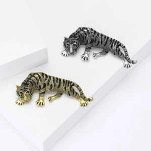 New Retro Aggressive Alloy Enamel Tiger Brooch Creative All-match Men's Suit Coat Corsage Jewelry Pin