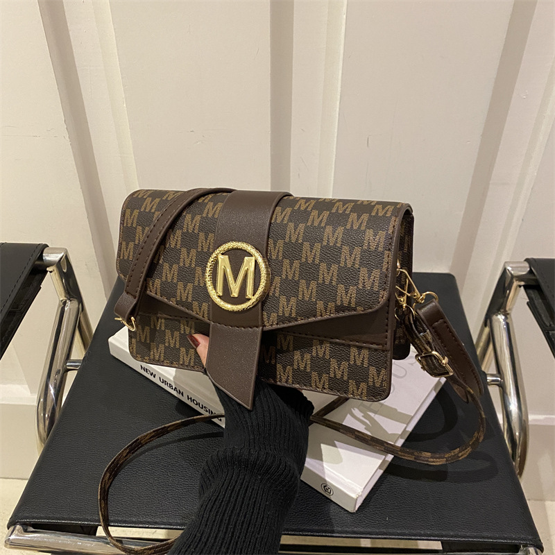 Bolso bajo la axila francés nicho mujer 2024 nuevo invierno simple mochila de hombro de moda bolso casual