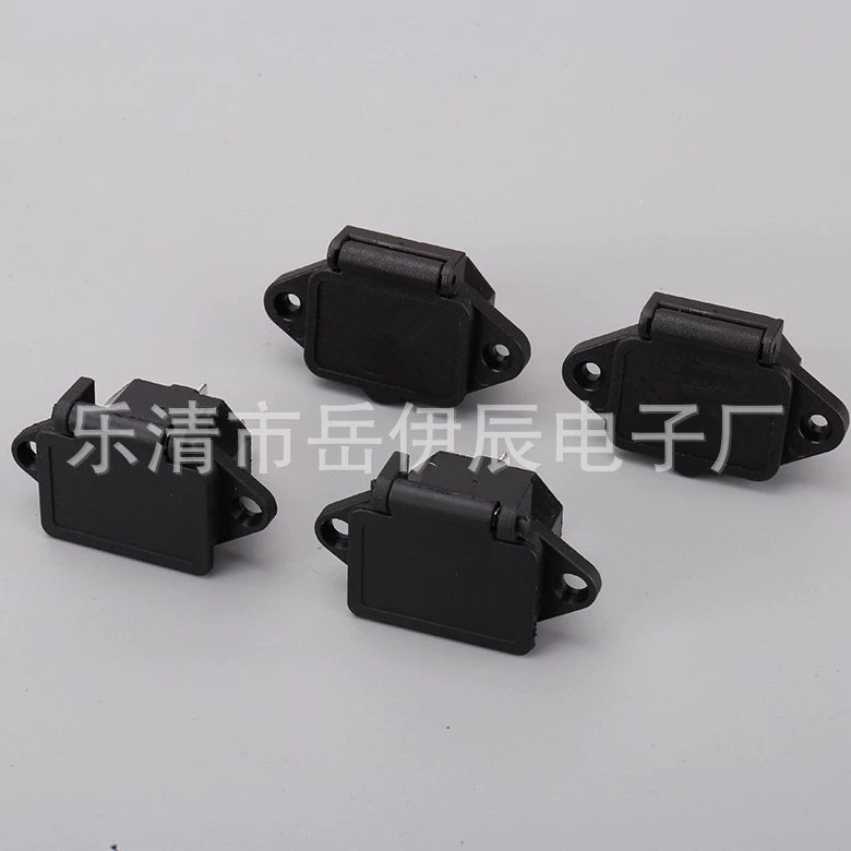 Розетка AC-04, 3-контактная, с креплениями и водонепроницаемой крышкой, модель AC-04 с крышкой