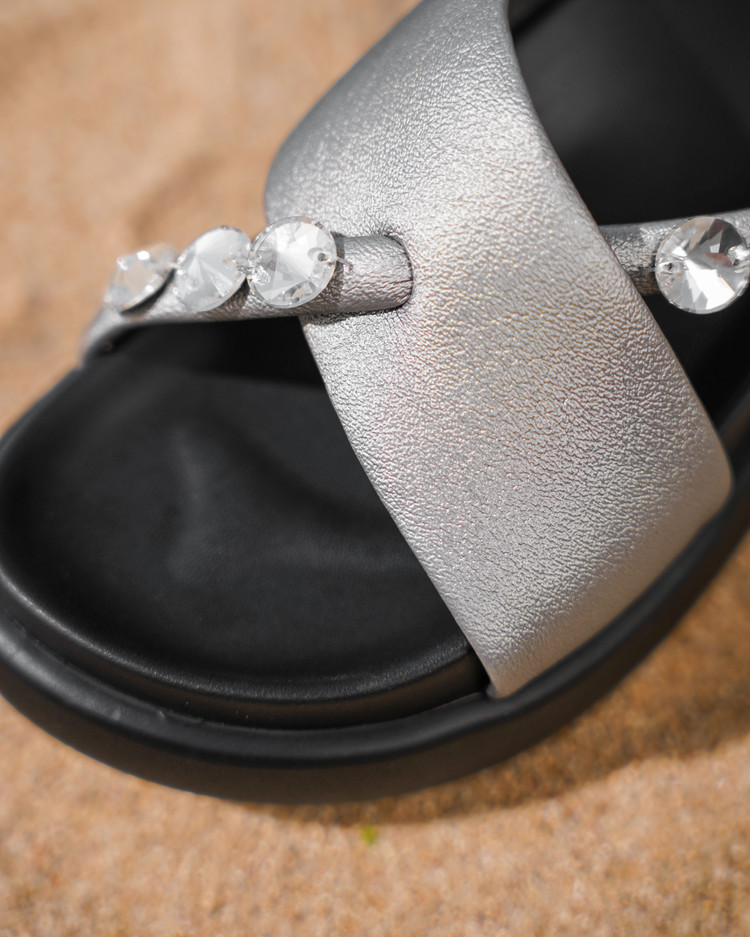 Dép sandal nữ xỏ ngón đế xuồng đính đá pha lê, đế dày thoải mái, đi biển mùa hè — đen, bạc chi tiết 13