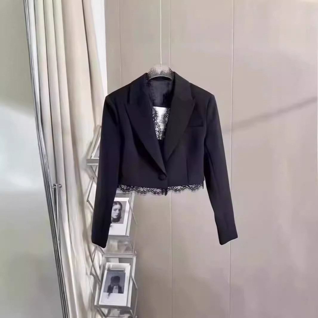 Xiaozhong 2024 Spring and Autumn New Stitching Short Shoulder Pad Small Suit Ladies Style Lace Suit Jacket Women