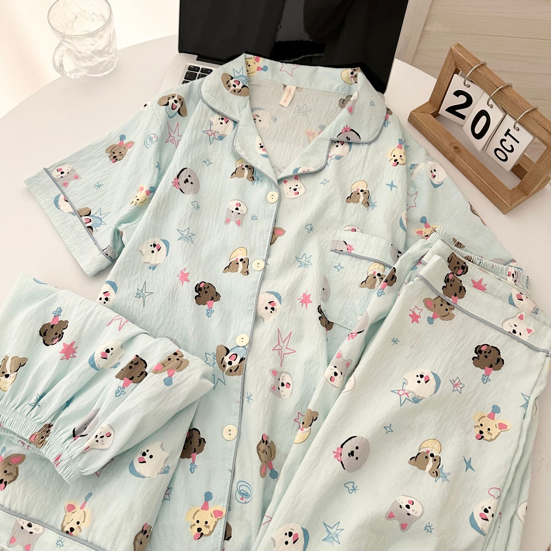 Pequeño libro rojo recomienda rayas de color pequeñas pijamas blancas de verano en línea pantalones de manga corta de tres piezas nubes de algodón cubierta de ropa doméstica