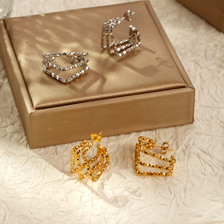 La moda transfronteriza de nuevos pendientes de acero inoxidable cuadrados multicapa de moda de lujo ligero 18 quilates auriculares de mujer al por mayor