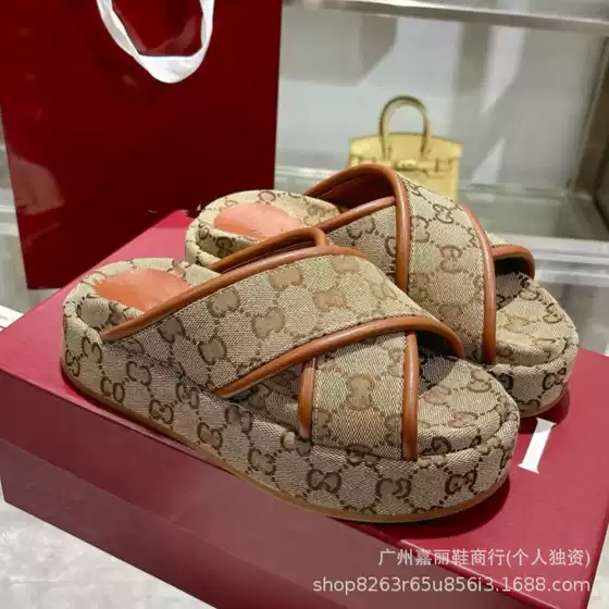 GuJia Printed Embroidered Cross-Strap Slippers 2025 New Fashion Trendy Shoes for Couples Extra Large Size Unisex