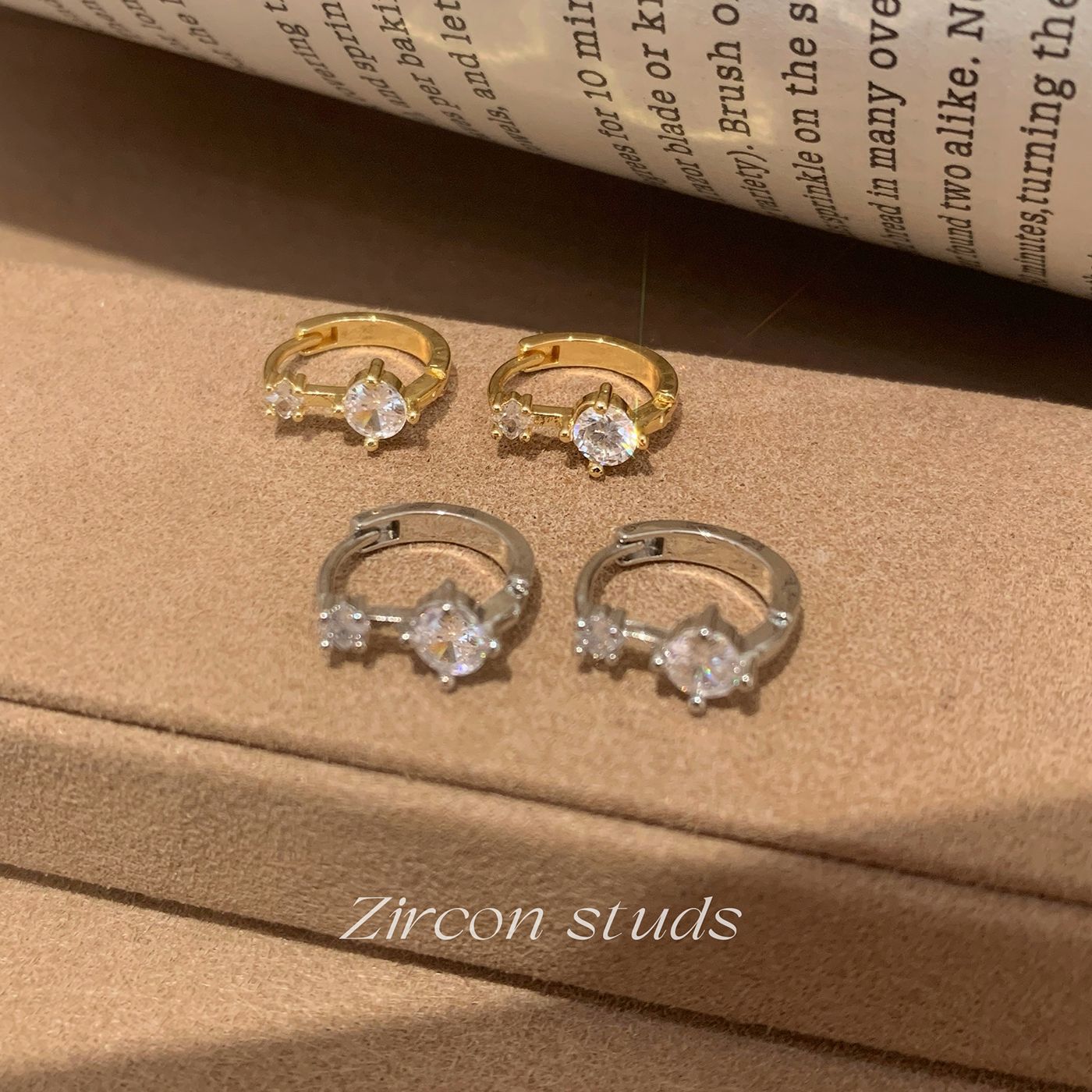 新款金银铜镶锆石耳扣女简约双钻设计感耳环小众轻奢个性通勤耳饰
