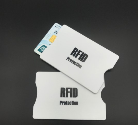 新品ABS信用卡套 防闪付屏蔽卡盒rfid塑料硬壳nfc防盗刷证件卡套