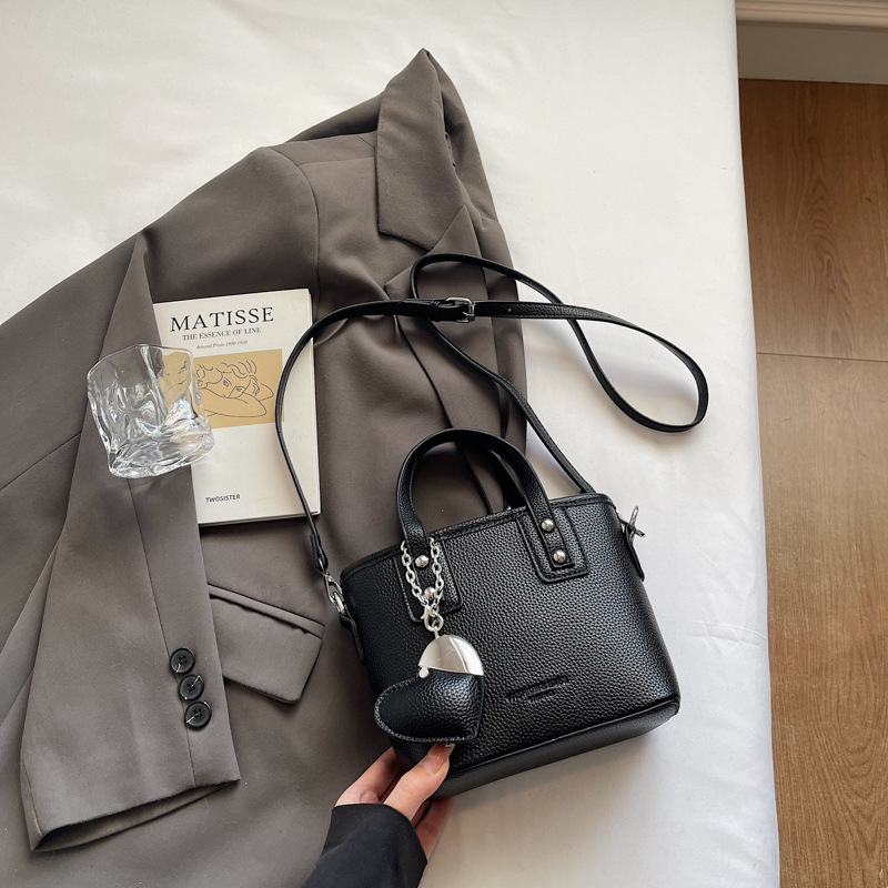 Bolso de cubo portátil transfronterizo simple y de alta gama para mujer 2025 nuevo bolso de hombro de estilo occidental de todo fósforo bolso de mensajero de moda