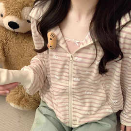 条纹提花粉色条纹连帽外套女宽松显瘦蝴蝶结印花长袖开衫上衣批发