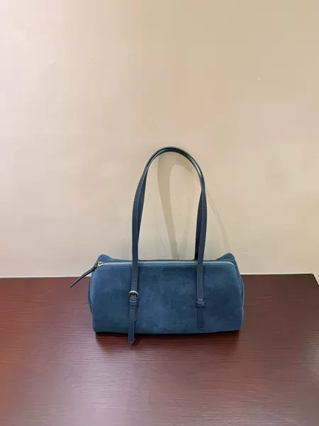 Korean niche design 2026 autumn/winter Guangzhou women's handbag new collection: retro matte leather cylindrical underarm bag