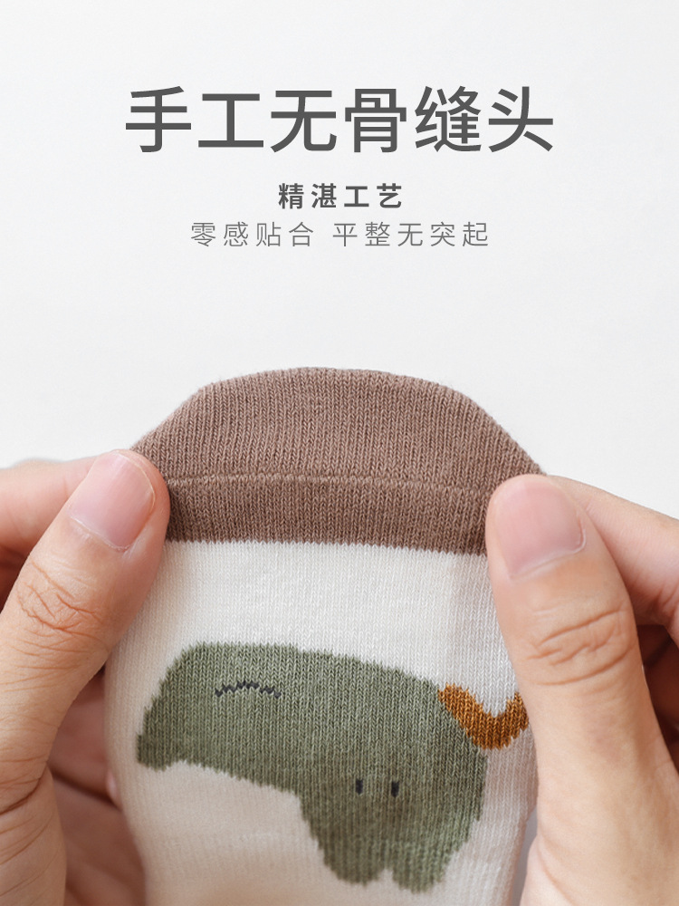 Calcetines de piso de bebé 2023 Otoño e Invierno Nuevo interior antideslizante pegamento de fondo completo niño lindo dibujos animados niños y niñas calcetines de media pantorrilla