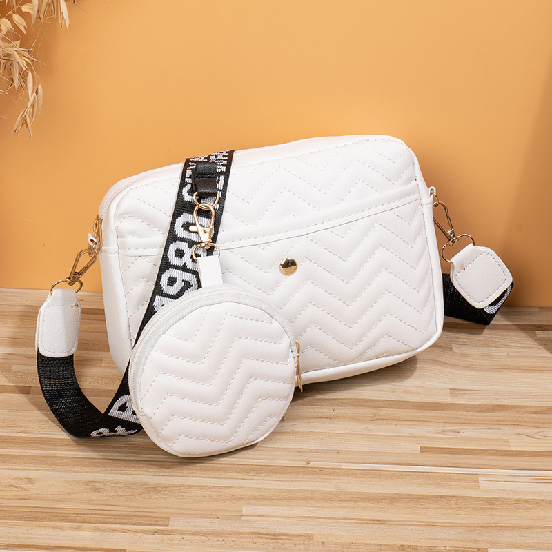 [Explosiones transfronterizas] bolsos de hombro de mujer nuevos bolsos de maquillaje de chicas bolsos de mochila bordados de moda v-patrón bolsos de mochila