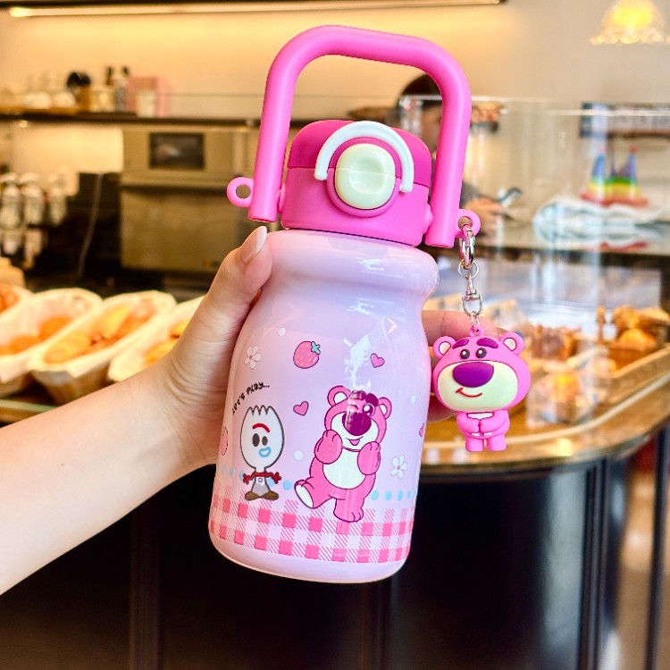 Hermosos osos de fresa para niños tazas de agua de juguete siempre movilización tazas de agua nuevas tazas de paja especiales para niños y niñas para la escuela