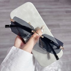 国境を越えた卸売りの新型金属の縁なしの縁の枠のサングラスの女性のファッションの流行の速売はよく売れているメガネです。