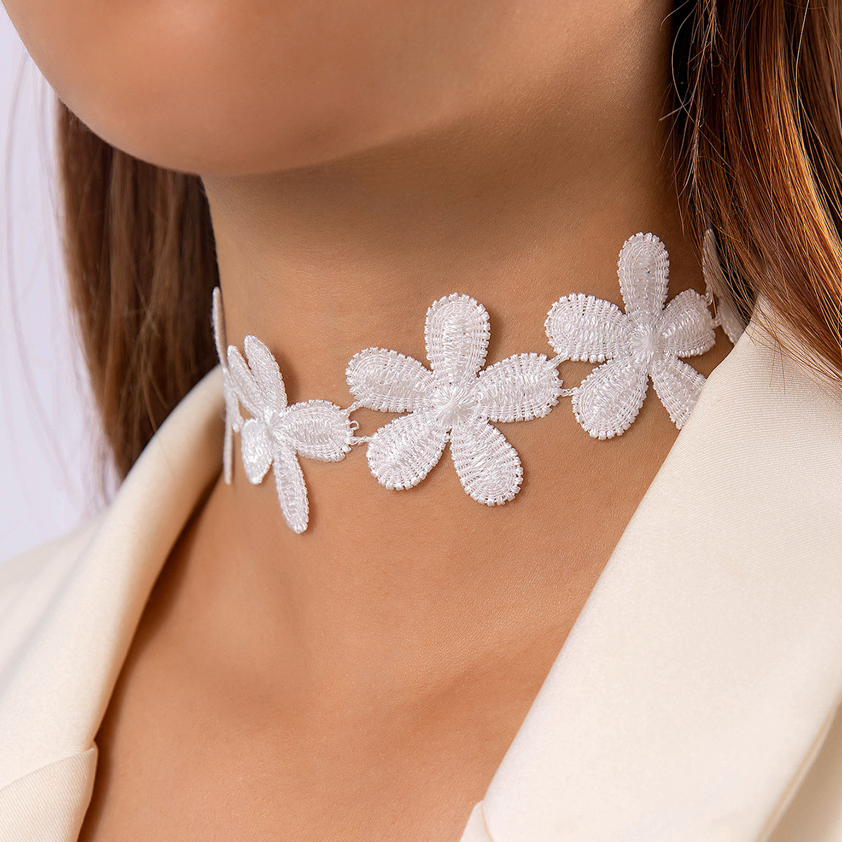 Collar de perlas de moda transfronteriza europea y americana collar de encaje blanco mariposa collar geométrico tela flor clavícula cadena