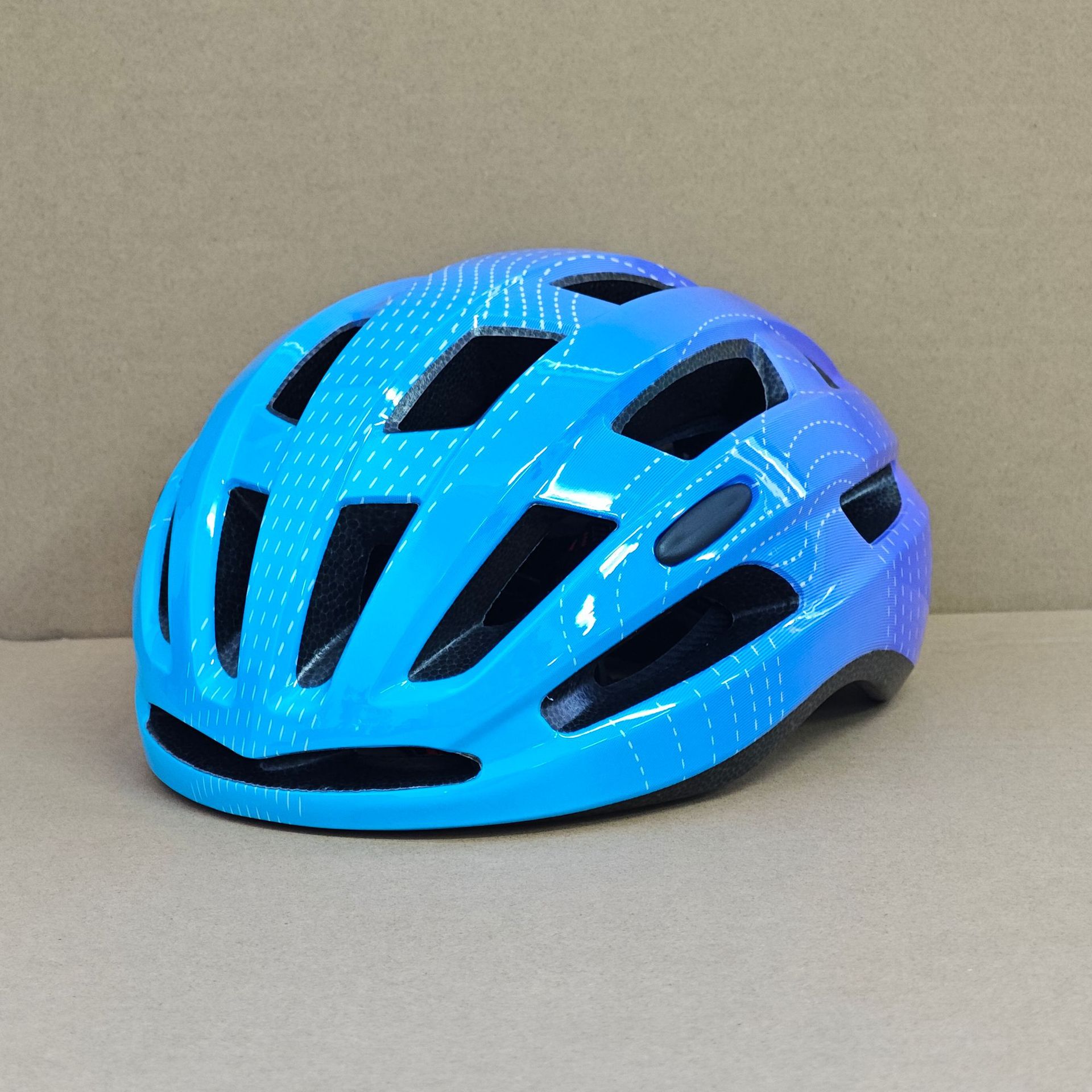 Fabricante al por mayor casco de ciclismo para vehículos de carretera en una forma cómoda y transpirable simple al aire libre para niños casco de carretera
