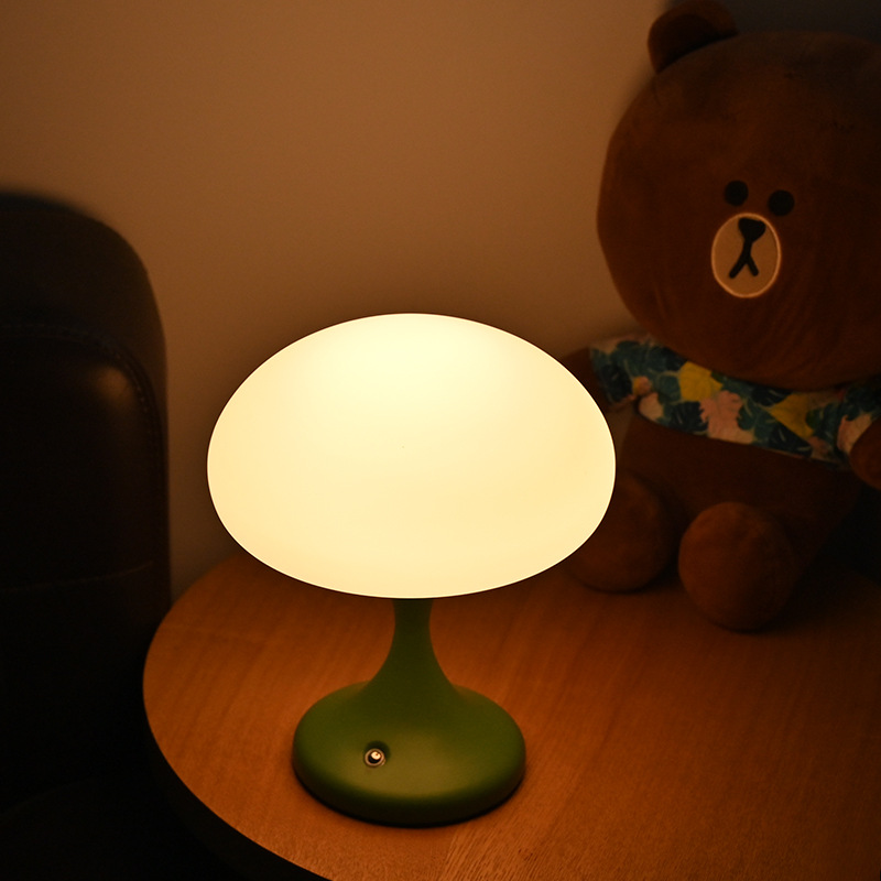 Lámpara de mesa estilo nórdico minimalista con regulación táctil