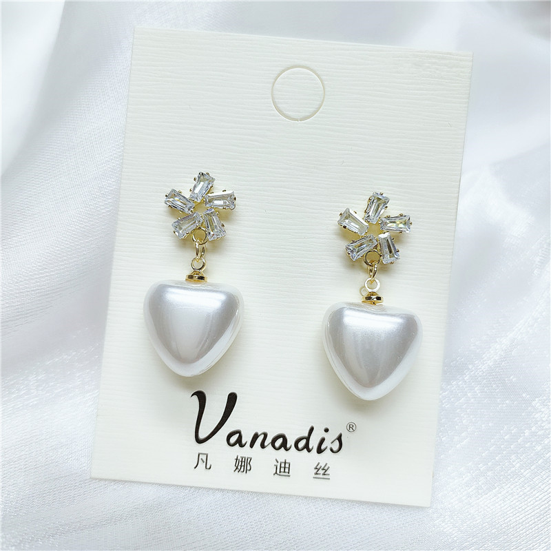 Fashion Peach Heart Pendent Alloy Earrings display picture 4