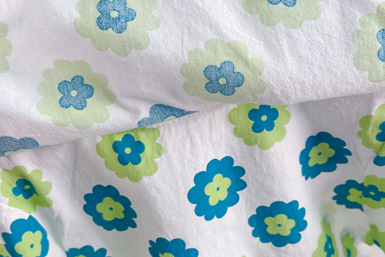 蓝花双领衬+波点蝴蝶结牛仔