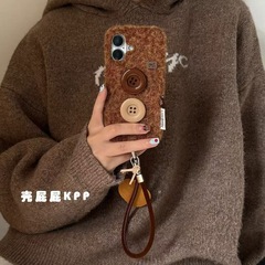 秋冬毛绒暖棕立体纽扣链条适用iPhone17promax苹果16手机壳15新款