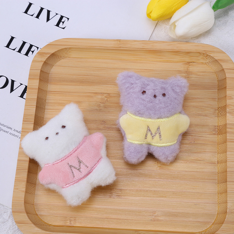 New plush large M-shaped bear brooch accessories DIY Japanese cartoon bear clothing bag accessories Accessories Wholesale