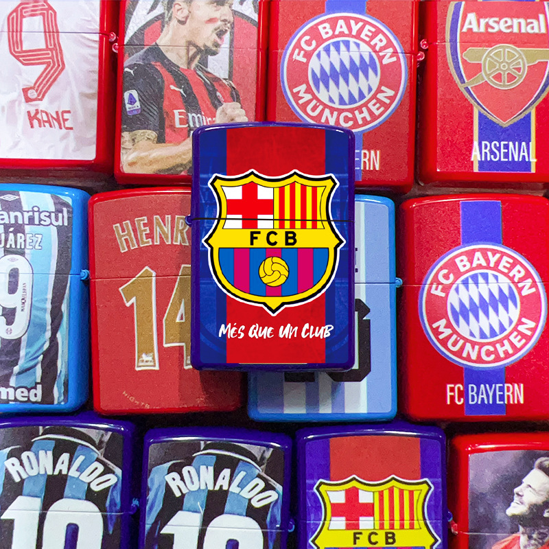 Encendedor de queroseno con diseño de jugador legendarario de la dinastía del fútbol, textura retro en relieve, acabado mate, artesanía