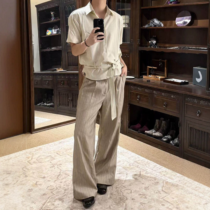Waist-tightening striped shirt for men, short-sleeved, summer cleanfit, old money style, sophisticated outfit, half-sleeve shirt jacket Waist-tightening striped shirt for men, short-sleeved, summer cleanfit, old money style, sophisticated outfit, half-sleeve shirt jacket