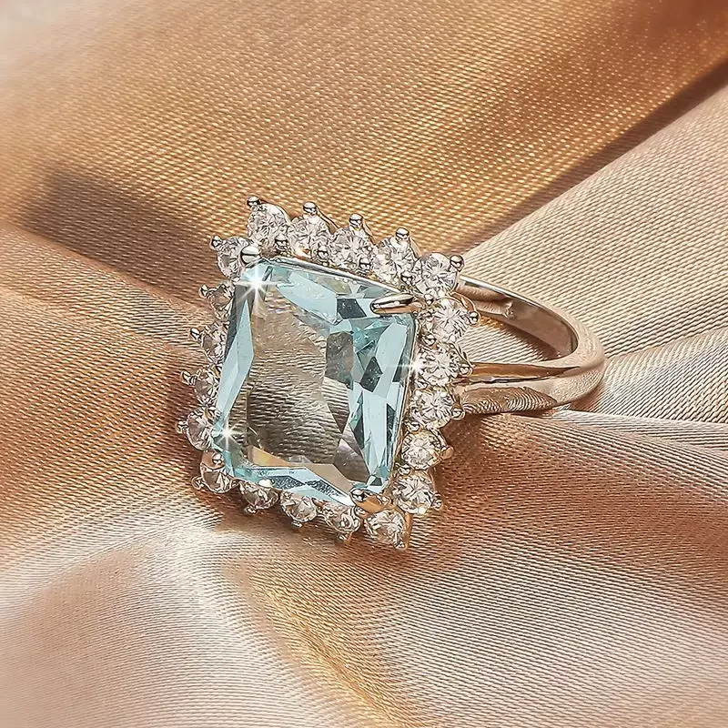 Retro ring, European style, simple and elegant design