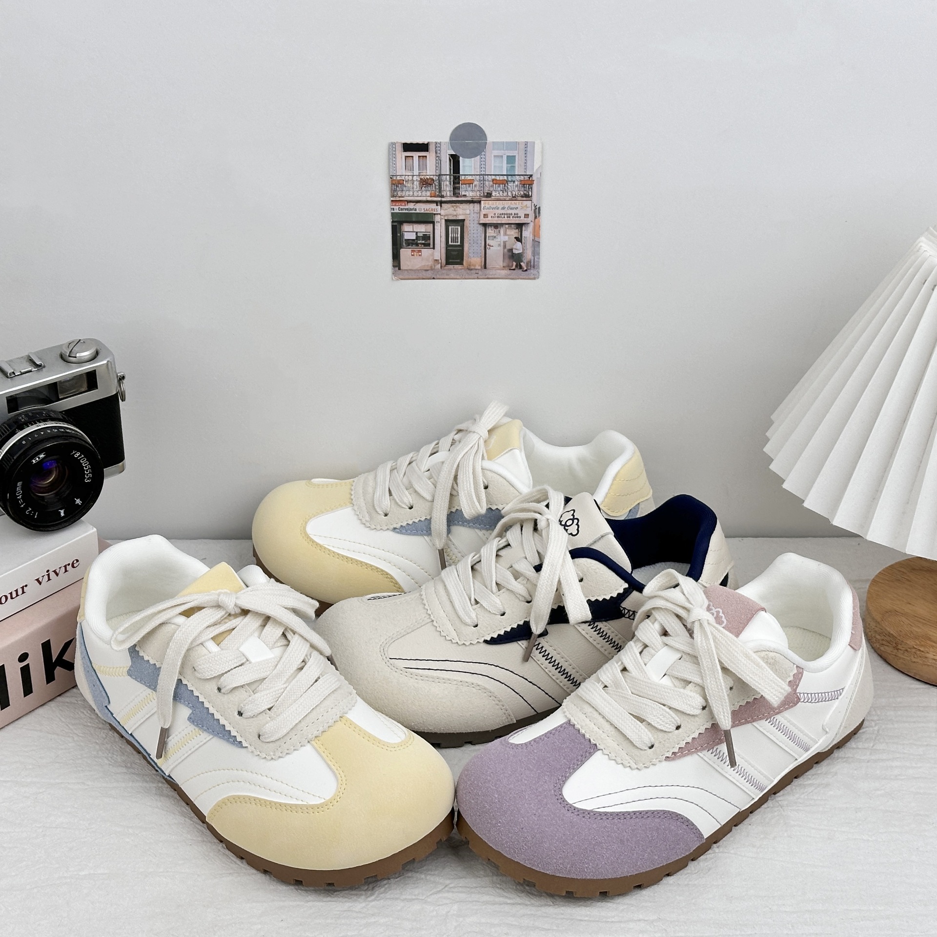 Zapatos de entrenamiento de mujeres Yuan Bo De2025 verano nuevo estilo explosivo con falda, zapatos casuales de suela blanda, zapatos blancos pequeños