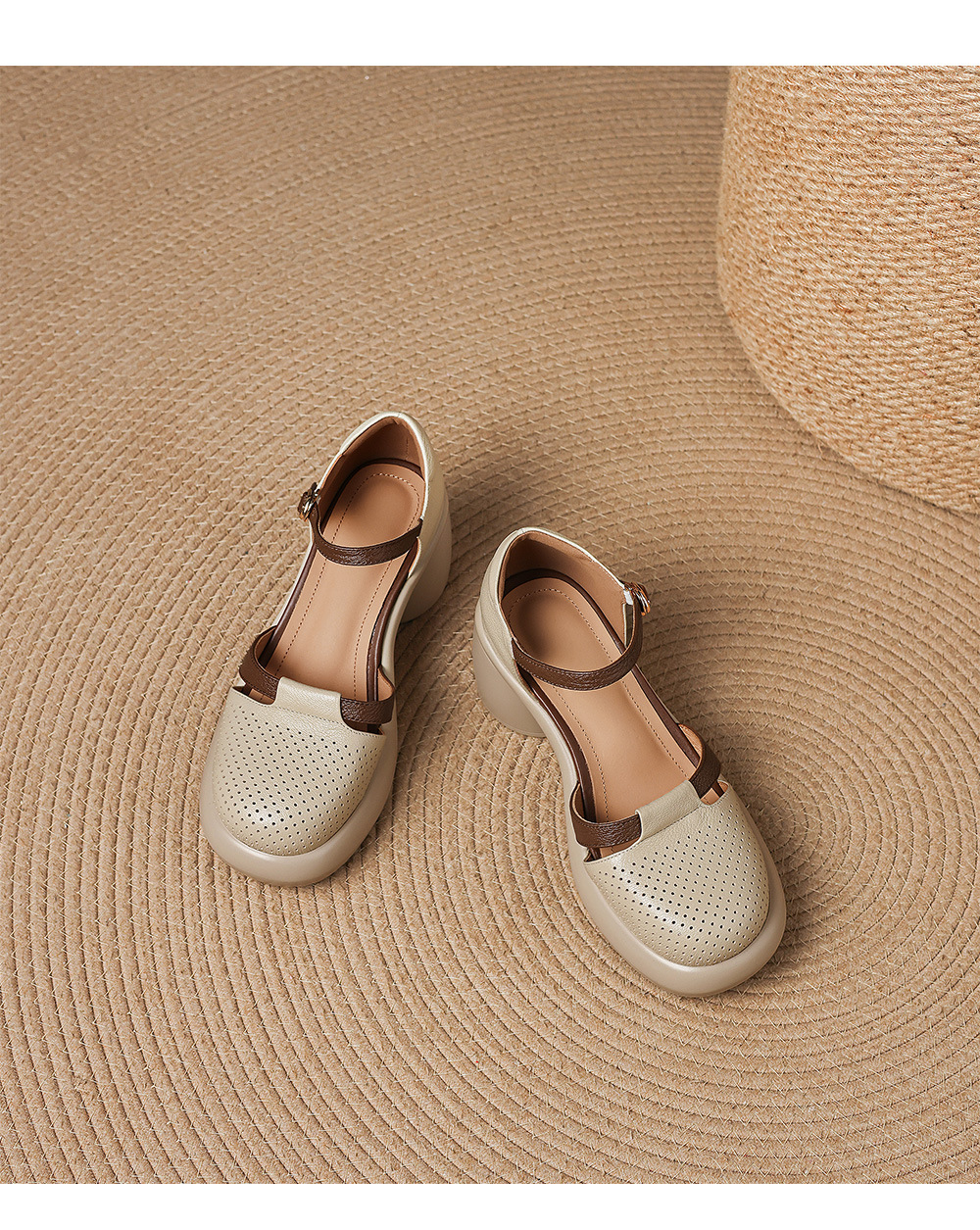 Sandal nữ da cừu mũi trùm đục lỗ quai ngang khóa một chữ gót thô 7.5 cm — màu trắng ngà chi tiết 14