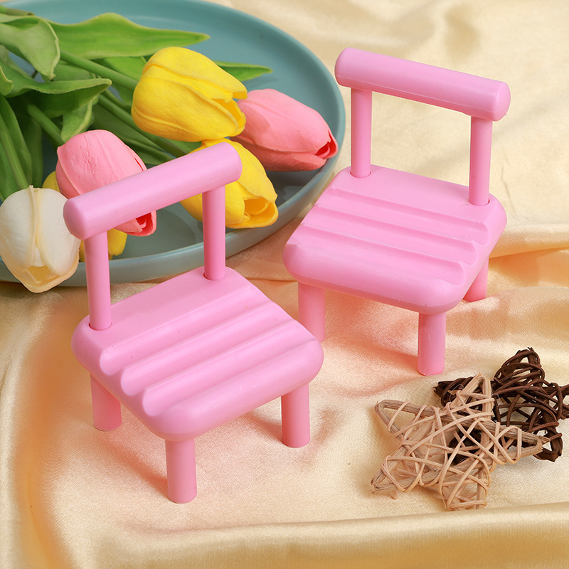 Creative Phone Stand in the Shape of a Small Chair, Tablet Holder, Cute Desktop Ornament, Perfect for Watching Shows, Phone Base