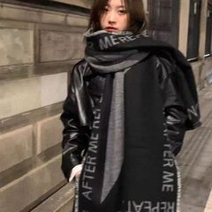 生放送で起爆した高級感マフラー女性暗黒港風ストール保温防風ins風カップルが首を囲んでいる男