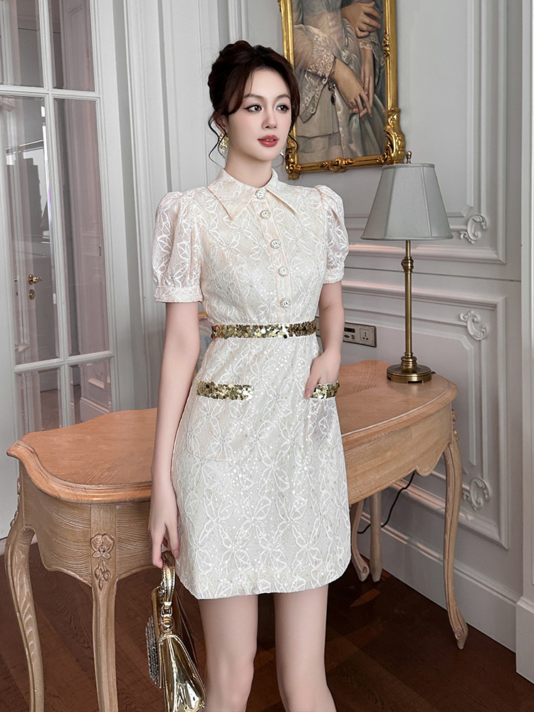 Váy đầm nữ cổ POLO tay phồng ren một hàng khuy phong cách Chanel — Màu trắng be