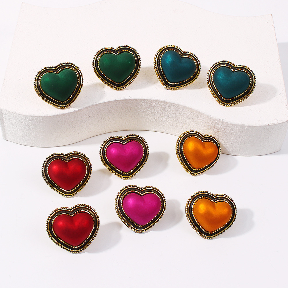 Boucles D&#39;oreilles Rétro Multicolores En Forme De Coeur display picture 7