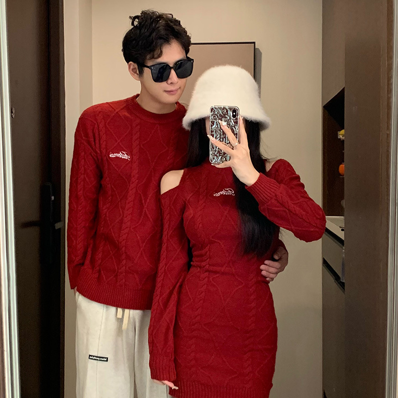 인생의 해 커플이 당신의 원피스 원피스 내 원피스 슬림 핏 틈새 디자인 센스 레드 스웨터 크리스마스 패션 브랜드 숄더 오프 니트 스웨터